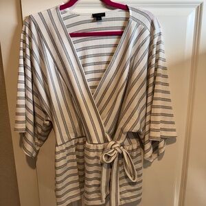 Ann Taylor Factory Top, Size Medium, White & Navy